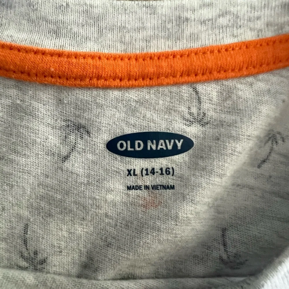 Boys Old Navy T-shirt